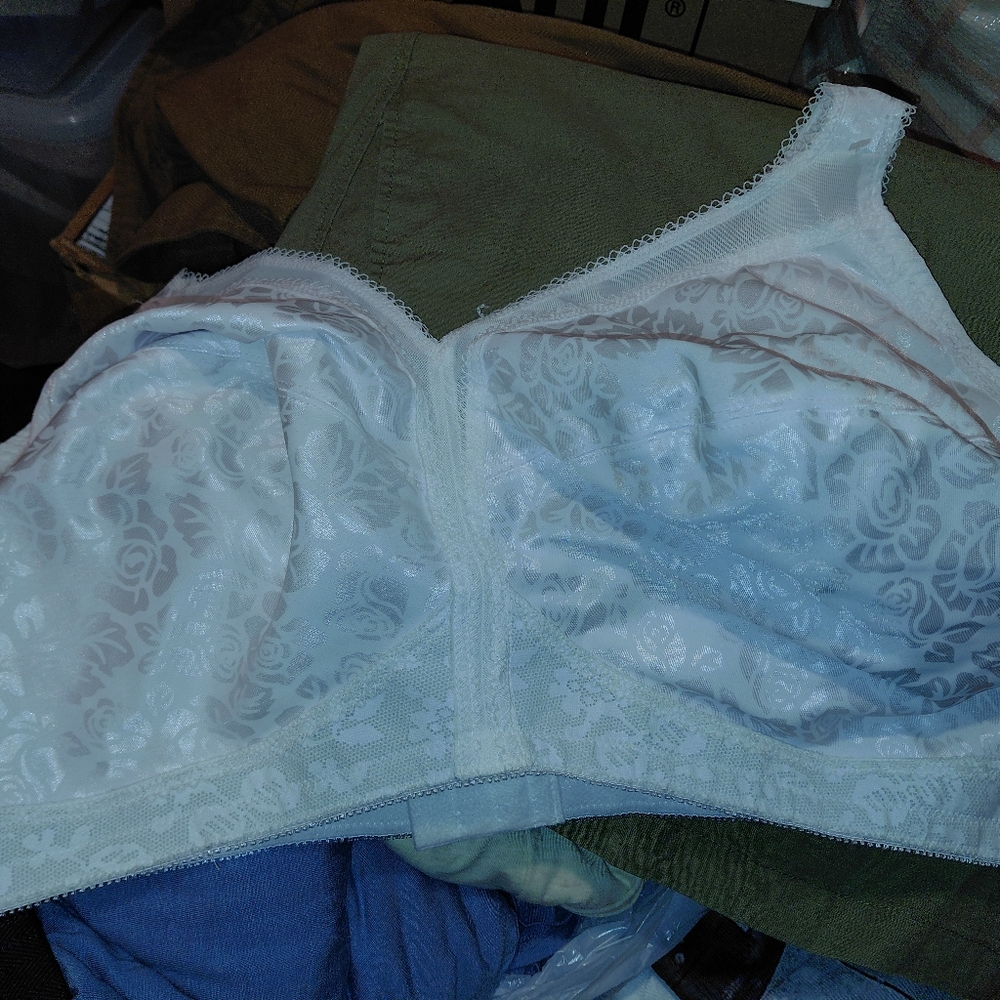 Playtex  White Lace Bra 52 DD Nwot